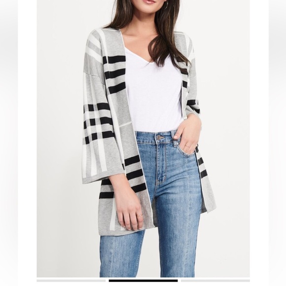 Grey and Black Plaid Women's Cardigan 3/4 wide sleeves Sz M - Picture 10 of 10